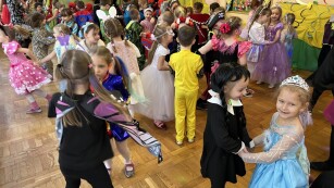 Bal Karnawałowy - taniec dzieci